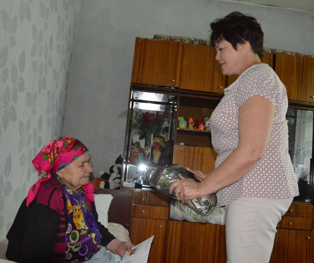 Труженица тыла, ветеран труда, многодетная мать Анна Николаевна Шумкина отметила свой 90-летний юбилей.